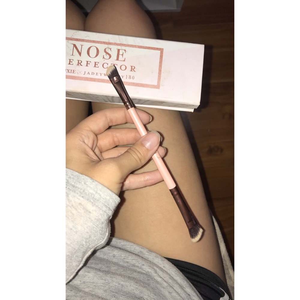 JADEY WADEY X LUXIE BRUSH